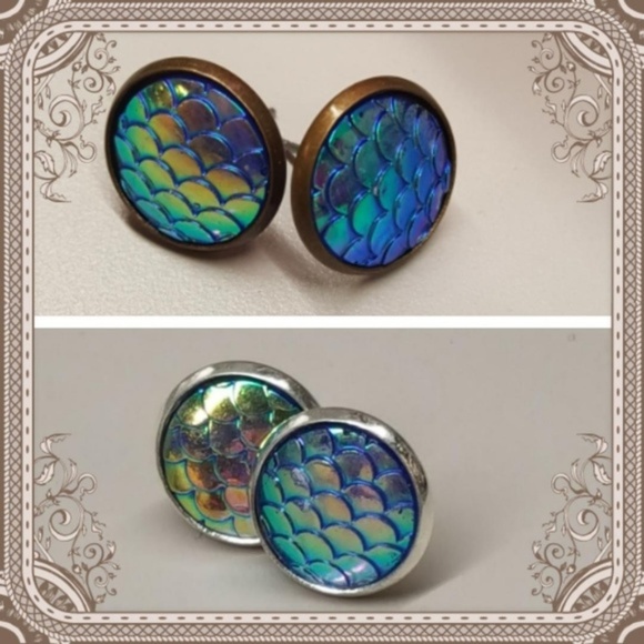 BRAND NEW 💖 Mermaid scale iridescent studs - Picture 1 of 7